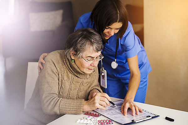 포토 JPG 해외이미지 백인 손 여자 노년 유럽 안경 할머니 지폐 돈 미래 안전 사람 두명 치료 금융 알약 약 세일 동전 거래 저축 간호사 의사 유로 잡기 은퇴 계약 투자 상업 결재 테라피 보험 계산서 월급 수입 예산 옛날 자금 카운트 헬프 해외포토 서양인 잡화 나라 컨셉 비즈니스 의학 모션 성인 신체부위 경제 뷰티 의료진 도움 재산 파일형식 이미지허브