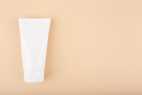 포토 JPG 해외이미지 실내 사람없음 하이앵글 화장품 피부관리 튜브용기 베이지색배경 카피스페이스 해외포토 뷰포인트 백그라운드 내부 뷰티 공백 용기_그릇 베이지색 파일형식 이미지허브