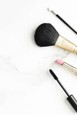 포토 JPG 해외이미지 사람없음 하이앵글 뷰티 화장품 립스틱 화려 고급 오브젝트 흰배경 마스카라 메이크업브러쉬 플랫레이 해외포토 아이섀도브러쉬 뷰포인트 백그라운드 컨셉 흰색 붓 플랫 파일형식 이미지허브