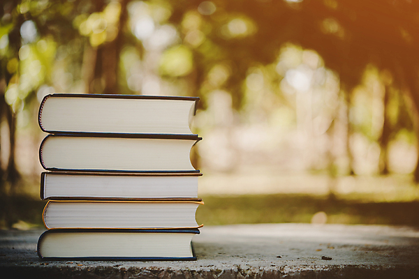 포토 JPG 해외이미지 종이 백그라운드 학교 탁자 사람없음 목재 책 파란색 스터디 쌓기 검은색 흰색 역사 도서관 수집 읽기 문학 흙더미 옛날 해외포토 나무 교육 컬러 가구 재료 모션 학습 흙 파일형식 더미 이미지허브