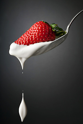 포토 JPG 해외이미지 딸기 사람없음 숟가락 흐름 우유 달콤 크림 토핑 해외포토 컨셉 과일 유제품 수저 맛 파일형식 이미지허브