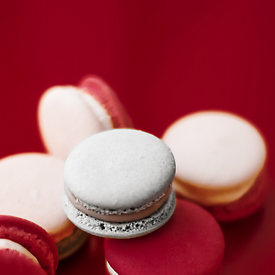 포토 JPG 해외이미지 디저트 실내 사람없음 달콤 마카롱 빨간배경 해외포토 음식 백그라운드 내부 빨간색 맛 파일형식 이미지허브