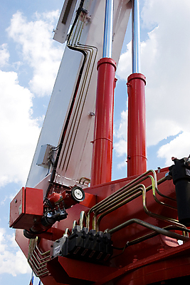 포토 JPG 해외이미지 불 안전 사람없음 빨간색 물 금속 장비 절약 예수 위험 소방관 공포 엔진 영웅 애국심 명령 비극 사이렌 위기 재앙 투쟁 헬프 해외포토 자연요소 컬러 컨셉 재질 도움 신_종교 구조원 소방 파일형식 이미지허브