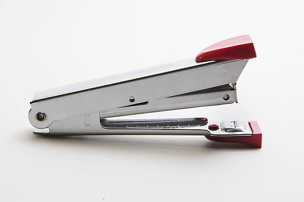 포토 JPG 해외이미지 디자인 교육 종이 백그라운드 비즈니스 학교 문구용품 사람없음 파란색 사무실 금속 검은색 기계 장비 흰색 기구 공구 업무 닫기 플라스틱 스테이플러 자르기 책상 오브젝트 싱글 클립 비서 고립 철강 해외포토 직업 컬러 가구 모션 재질 사무용품 도구 작업 파일형식 이미지허브