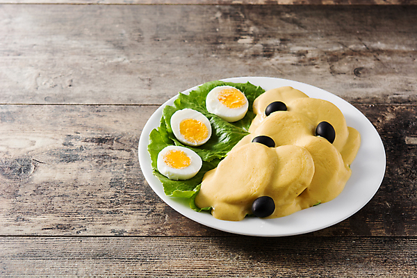 포토 JPG 해외이미지 전통 접시 음식 채소 탁자 치즈 감자 요리 사람없음 목재 검은색 신선 상추 크림 향신료 올리브 후추 페루 핸드메이드 해외포토 나무 식기 열매 컬러 가구 재료 유제품 남아메리카 향미료 파일형식 이미지허브