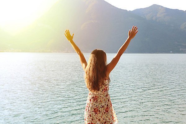 포토 JPG 해외이미지 라이프스타일 여자 행복 호수 무기 선 여행 백그라운드 컨셉 하늘 바람 휴가 불꽃 휴식 요정 파노라마 한명 서기 사람 풍경 여름 빛 햇빛 태양 뷰티 봄 꿈 자유 오픈 기적 명상 공상 마법 팔 무료 필터 몽환 수평선 해외포토 자연요소 1 계절 감정 모션 불 날씨 촬영기법 생활 신체부위 파일형식 이미지허브