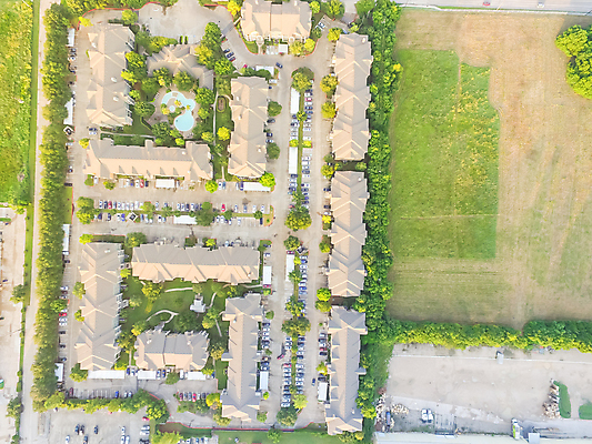 포토 JPG 해외이미지 나무 식물 외관 산업 도로 공장 지붕 아파트 주택 안테나 사람없음 야외 건물 초록색 파란색 수영 미국 도시 재산 제조 큼 주차 땅 창고 커뮤니티 수납 스카이라인 리빙 이웃 대출 개발 교외 드론 진짜 텍사스 해외포토 건축물 길 컬러 북아메리카 통신 공업 교통시설 금융 수상스포츠 크기 파일형식 이미지허브