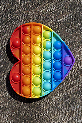 포토 JPG 해외이미지 손 어린이 놀이 휴식 스트레스 선물 성인 취미 사람없음 컬러풀 장난감 유행 유치원 거품 기쁨 에너지 게임 하트 감각 시장 닫기 플라스틱 싱글 정사각형 고립 압력 인기 팝 카피스페이스 자폐증 해외포토 모양 도형 교육 감정 컬러 컨셉 모션 재질 사람 신체부위 공백 장애 정신질환 파일형식 이미지허브