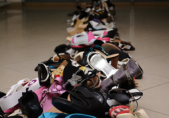 포토 JPG 해외이미지 드레스 여자 남자 스포츠 백그라운드 신발 컨셉 패턴 장신구 발 부츠 종류 사람없음 빨간색 숫자 갈색 파티 유행 쌓기 상점 화려 선택 쓰레기 폐기물 가죽 다발 스니커즈 흙더미 제비 스타일 많음 유일 해외포토 문자 옷 컬러 운동화 무늬 모션 조류 사람 이벤트 신체부위 흙 파일형식 더미 이미지허브