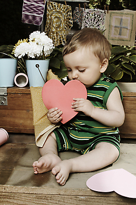 포토 JPG 해외이미지 식물 백인 라이프스타일 남자 꽃 어린이 백그라운드 컨셉 발렌타인데이 매달리기 사랑 한명 사람 소년 야외 초록색 여름 컬러풀 노란색 정원 맑음 봄 줄무늬 하트 표현 아기 직물 신선 달콤 씻기 작음 바느질 양동이 통조림 내추럴 결백 해외포토 모양 서양인 1 계절 감정 컬러 무늬 모션 데이이벤트 날씨 생활 청결 맛 크기 파일형식 이미지허브