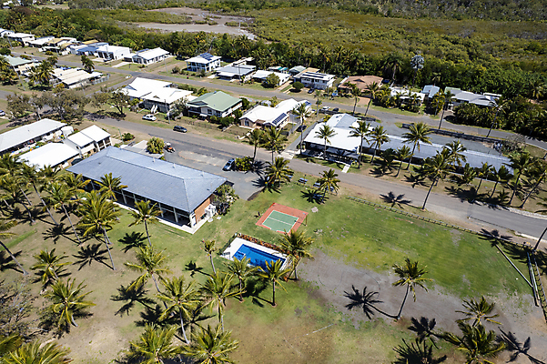 포토 JPG 해외이미지 나무 구름 모래 바다 여행 건축양식 자연 하늘 휴가 휴식 주택 안테나 풍경 해변 사람없음 야외 건물 물 여름 파란색 모래사장 마을 맑음 재산 호주 커뮤니티 타운 여관 드론 소금물 해외포토 자연요소 식물 건축물 계절 건축 컬러 컨셉 통신 숙소 날씨 금융 도시 오세아니아 생태계 파일형식 이미지허브