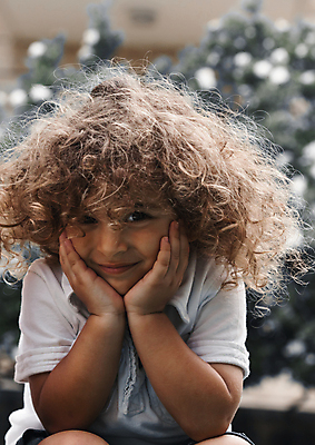 포토 JPG 해외이미지 라이프스타일 헤어스타일 공원 남자 행복 아들 얼굴 어린이 포즈 백그라운드 건강 관리 한명 미소 사람 소년 야외 기쁨 표현 아기 작음 만족 그림 긍정 내추럴 뒤뜰 해외포토 1 공공시설 감정 컨셉 가족 표정 생활 신체부위 크기 파일형식 이미지허브