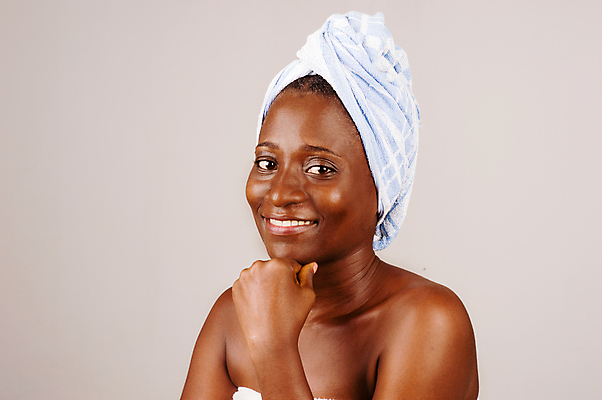 포토 JPG 해외이미지 모델 1 손 여자 행복 얼굴 백그라운드 신체 건강 한명 미소 뷰티 유행 흰색 우아함 피부 순수 스킨케어 턱 내추럴 고립 돌봄 완벽 해외포토 감정 컬러 컨셉 모션 표정 사람 신체부위 파일형식 이미지허브