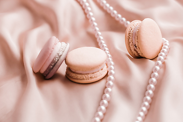 포토 JPG 해외이미지 디저트 실내 사람없음 달콤 실크 진주 마카롱 분홍색배경 해외포토 음식 분홍색 백그라운드 내부 직물 맛 보석 파일형식 이미지허브