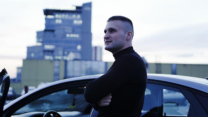 포토 JPG 해외이미지 백인 직업 1 라이프스타일 응시 남자 행복 도로 얼굴 여행 비즈니스 창문 교통시설 자동차 유리 성공 거리 실내 한명 사람 앉기 정장 성인 야외 반사 문 우주 운전 도시 비즈니스맨 운전사 우아함 저녁 출퇴근 떠남 심각 자동 해외포토 서양인 시선 옷 감정 길 육상교통 교통 컨셉 모션 재질 내부 생활 신체부위 직장인 야간 시설 파일형식 이미지허브