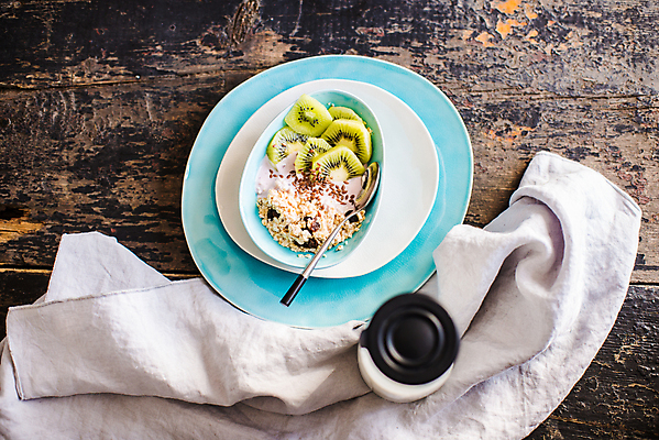 포토 JPG 해외이미지 그릇 단면 실내 키위 사람없음 숟가락 요거트 건강식 오트밀 나무배경 해외포토 식기 음식 백그라운드 과일 유제품 수저 내부 파일형식 귀리 이미지허브