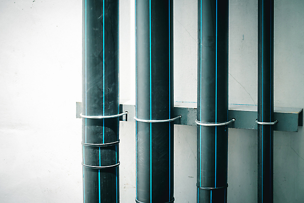 포토 JPG 해외이미지 식물 벽 공장 지붕 사람없음 건물 세로 물 검은색 장비 공구 네트워크 연결 플라스틱 땅 천 파이프 롤 폭풍 시스템 호스 튜브 배수구 설치 용접 지원 철강 파이프라인 폐수 폴리곤 프로젝트 하수 공급 해외포토 자연요소 건축물 컬러 공업 재질 날씨 도구 직물 환경오염 파이프_관 파일형식 이미지허브