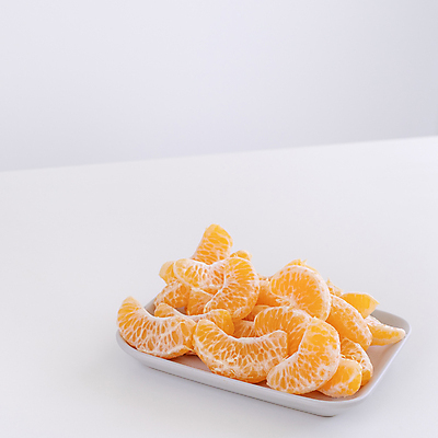 포토 JPG 해외이미지 접시 귤 실내 사람없음 흰배경 담기 해외포토 식기 백그라운드 과일 모션 내부 흰색 파일형식 이미지허브
