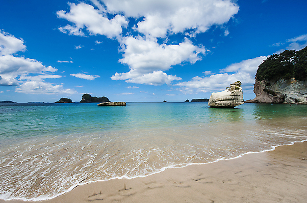 포토 JPG 해외이미지 모래 바다 자연 풍경 사람없음 파란색 모래사장 만 동굴 오세아니아 부식 호기심 뉴질랜드 내추럴 석회암 터키석 해외포토 감정 나라 컬러 컨셉 암석 보석 생태계 파일형식 이미지허브