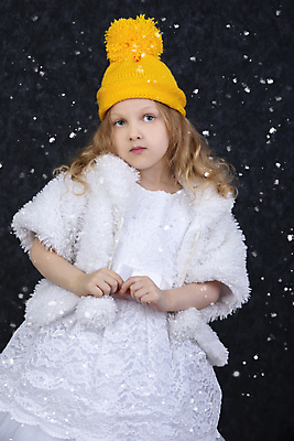 포토 JPG 해외이미지 백인 옷 계절 여자 딸 행복 얼굴 어린이 크리스마스 겨울 회색배경 휴가 따뜻함 한명 사람 뷰티 유행 흰색 뜨개질 달콤 작음 솜털 눈덩이 양모 해외포토 서양인 1 기념일 감정 컬러 백그라운드 가족 눈_날씨 취미 신체부위 회색 직물 맛 크기 파일형식 이미지허브