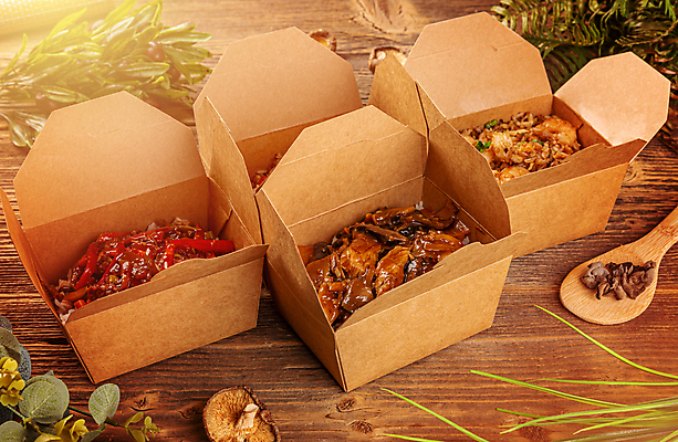 포토 JPG 해외이미지 실내 사람없음 중식 치킨 종이상자 담기 매움 테이크아웃 나무주걱 포장용기 나무배경 해외포토 음식 백그라운드 모션 내부 목재 상자 맛 주걱 닭고기요리 포장재료 파일형식 이미지허브