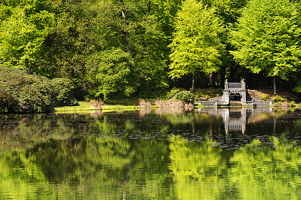 포토 JPG 해외이미지 나무 공원 유럽 호수 여행 자연 풍경 사람없음 초록색 반사 봄 궁전 폭포 연못 네덜란드 인공 해외포토 식물 계절 공공시설 나라 컬러 고건축 생태계 파일형식 이미지허브