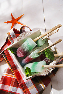 포토 JPG 해외이미지 그릇 잎 아이스크림 불가사리 실내 사람없음 달콤 시원함 담기 막대아이스크림 나무배경 해외포토 식물 식기 백그라운드 모션 디저트 극피동물 내부 맛 파일형식 이미지허브