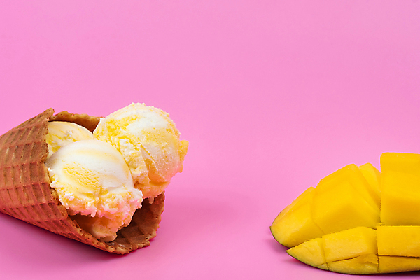 포토 JPG 해외이미지 사람없음 한개 망고 콘아이스크림 분홍색배경 해외포토 1 분홍색 백그라운드 아이스크림 열대과일 파일형식 이미지허브