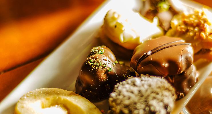 포토 JPG 해외이미지 음식 다이어트 휴가 디저트 기념 건강 요리 이벤트 사람없음 장식 쿠키 케이크 초콜릿 얼음 어둠 빵집 견과류 축하 신선 변화 달콤 맛 폐기물 설탕 굽기 수집 먹기 배고픔 향신료 묘사 상쾌 땅콩 향 내추럴 페스츄리 핸드메이드 맛있는 해외포토 자연요소 감정 빵 컨셉 모션 상점 쓰레기 구이 향미료 파일형식 이미지허브