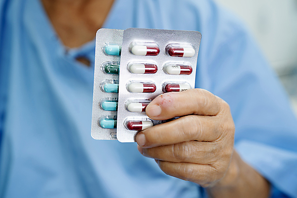 포토 JPG 해외이미지 손 여자 컨셉 건강 병원 동양인 사람없음 치료 알약 약 건강관리 고통 환자 의사 잡기 도움 질병 약국 간호 처방 팩 패키지 테라피 조제 알레르기 돌봄 복용 약사 진통제 치료제 헬프 항생제 해외포토 감정 의학 모션 관리 사람 인종 신체부위 뷰티 화장품 의료진 만들기 파일형식 이미지허브