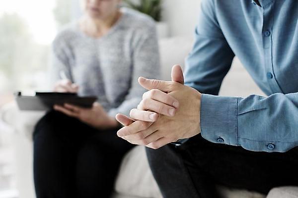 포토 JPG 해외이미지 백인 직업 여자 지도 부분 실내 건강 사람 성인 사람없음 내부 옆모습 치료 책 소파 사무실 펜 다이어리 고통 모임 환자 의사 얼룩 닫기 중앙 캐비닛 고객 문제 테라피 우울증 정신과 정신과의사 조언 치료사 헬프 전경 심리치료 해외포토 서양인 감정 뷰포인트 의자 비즈니스 의학 모션 병원 풍경 필기구 뷰티 사무용품 의료진 도움 질병 사물함 심리 파일형식 탑뷰 이미지허브