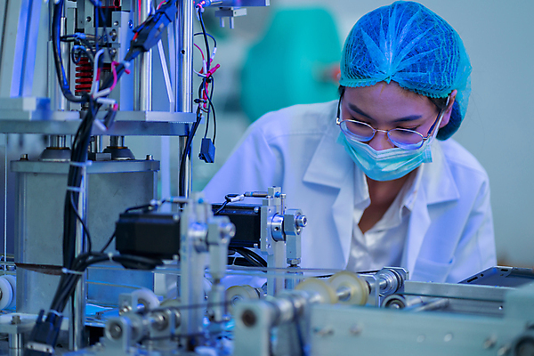 포토 JPG 해외이미지 식물 직업 응시 산업 컨셉 인터넷 비즈니스 포장 통신 공장 청소년 노동자 직장 실내 가면 한명 안전 사람 기계 장비 잡기 업무 기술자 엔지니어 바이러스 수리 제조 보호 로봇 서비스 정비공 공학 유지 경영 방법 자동화 프로그래밍 성인만 해외포토 1 시선 교육 회사 공업 모션 내부 작업 개발 파일형식 이미지허브