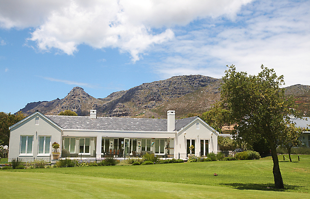 포토 JPG 해외이미지 나무 식물 공원 꽃 밭 골프 아프리카 자연 하늘 산 주택 따뜻함 사람없음 야외 초록색 파란색 컬러풀 뷰티 평화 정원 맑음 봄 벚꽃 흰색 개화 강의 언덕 원예 남쪽 내추럴 해외포토 계절 공공시설 나라 컬러 컨셉 농업 날씨 취미 건물 구기 방향 생태계 파일형식 이미지허브