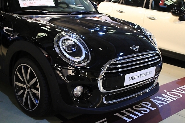 포토 JPG 해외이미지 모델 유럽 스포츠 비즈니스 교통시설 모션 자동차 사람 사람없음 내부 쇼핑 우주 상점 금속 힘 운전 도시 바퀴 발표 전시회 스위스 속도 스포츠카 쇼 소매 잡종 모터 모터쇼 알리칸테 자동 특별함 스타일 해외포토 나라 육상교통 교통 컨셉 재질 전시 시설 파일형식 이미지허브