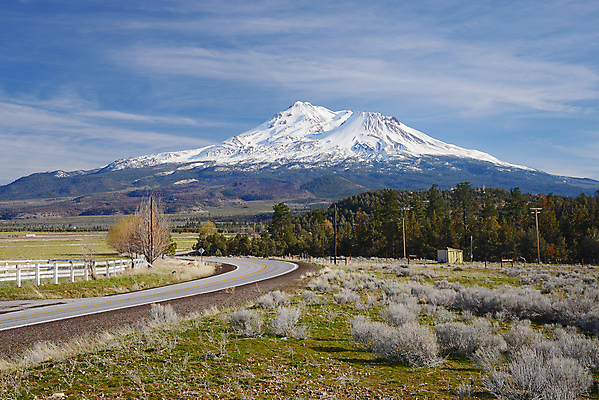 포토 JPG 해외이미지 도로 겨울 곡선 교통시설 하늘 산 사람없음 파란색 맑음 정상 캘리포니아 북쪽 절정 해외포토 계절 길 선 컬러 교통 날씨 미국 방향 시설 파일형식 이미지허브