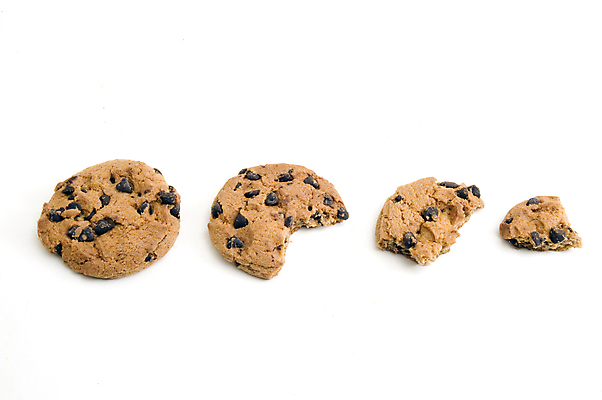 포토 JPG 해외이미지 음식 디저트 사탕 사람없음 갈색 쿠키 초콜릿 흰색 대접 신선 원형 달콤 맛 유혹 먹기 묘사 오브젝트 칼로리 고립 부스러기 해로움 맛있는 해외포토 도형 컬러 컨셉 모션 파일형식 이미지허브