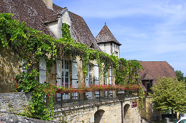 포토 JPG 해외이미지 나무 유럽 벽 여행 건축양식 자연 지붕 휴가 풍경 사람없음 야외 건물 여름 강 마을 탑 프랑스 골동품 바위 성 중세기사 중세 역사 재산 땅 언덕 그림 전략 방문 프랑스어 옛날 해외포토 식물 문자 건축물 계절 건축 나라 금융 돌_바위 생태계 파일형식 이미지허브