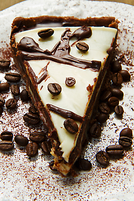 포토 JPG 해외이미지 접시 커피 음식 조각 포크 부분 딸기 디저트 기념 요리 사람없음 장식 여름 갈색 파티 케이크 식당 얼음 검은색 빵집 대접 고명 달콤 설탕 굽기 먹기 크림 무스 반투명 브라우니 커스터드 페스츄리 맛있는 해외포토 자연요소 식기 계절 음료 빵 컬러 과일 모션 이벤트 상점 맛 구이 파일형식 이미지허브