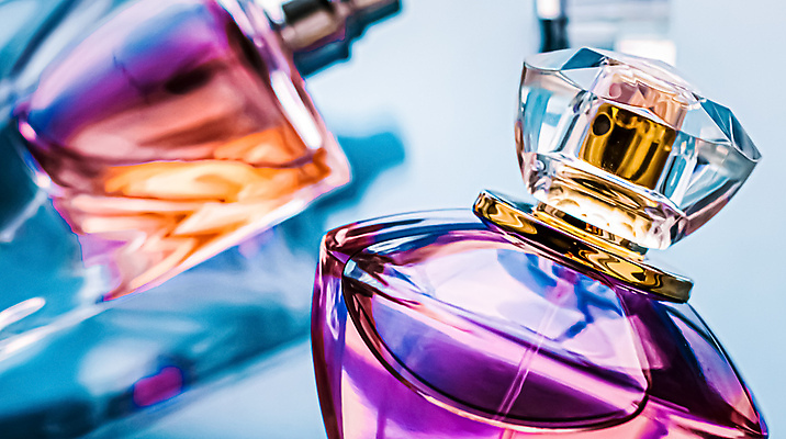 포토 JPG 해외이미지 회색배경 실내 근접촬영 사람없음 뷰티 화장품 향수 향수병 브랜딩 세련 해외포토 뷰포인트 백그라운드 내부 회색 병_담는 파일형식 이미지허브