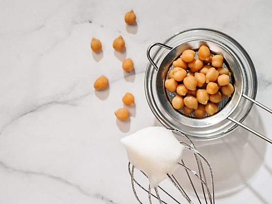 포토 JPG 해외이미지 실내 사람없음 계란 거품 채망 흰배경 거품기 머랭 병아리콩 흰자 해외포토 백그라운드 주방용품 콩 내부 알 흰색 파일형식 이미지허브