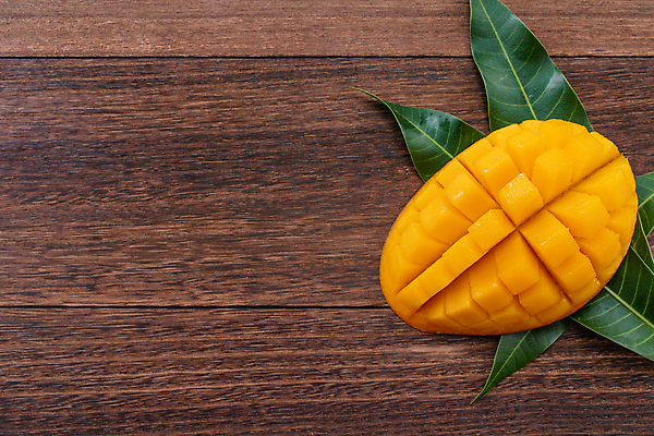 포토 JPG 해외이미지 스튜디오촬영 나뭇잎 사람없음 목재 하이앵글 노란색 망고 해외포토 나무 뷰포인트 컬러 잎 재료 실내 열대과일 파일형식 이미지허브