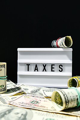 포토 JPG 해외이미지 지폐 검은배경 실내 사람없음 라이트박스 세금 해외포토 백그라운드 돈 내부 검은색 파일형식 이미지허브