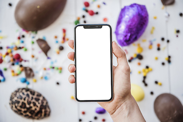 포토 JPG 해외이미지 손 실내 들기 아웃포커스 신체부위 스마트폰 목업 해외포토 모션 촬영기법 사람 내부 핸드폰 스마트기기 파일형식 이미지허브