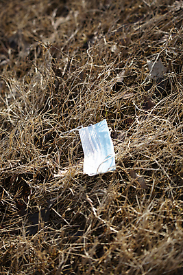 포토 JPG 해외이미지 지구 얼굴 과학 백그라운드 컨셉 건강 가면 경비 안전 사람없음 야외 파란색 약 환경 장비 덮개 수술 오염 호흡 보호 쓰레기 폐기물 파편 일회용 거절 왼쪽 버리기 낭비 돌봄 땅바닥 부주의 생태학 옛날 중고 필터 해외포토 교육 컬러 의학 모션 바닥 신체부위 치료 뚜껑 방향 파일형식 이미지허브