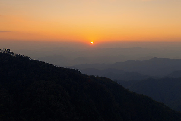 포토 JPG 해외이미지 자연 하늘 아침 사람없음 야외 햇빛 태양 일출 해외포토 주간 자연요소 노을 생태계 파일형식 이미지허브