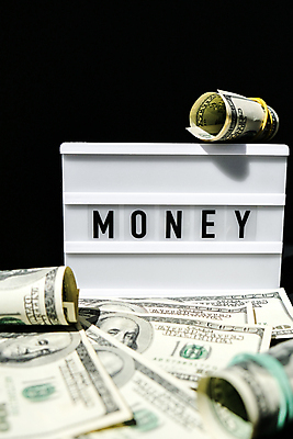 포토 JPG 해외이미지 지폐 돈 검은배경 실내 사람없음 소프트포커스 라이트박스 해외포토 백그라운드 촬영기법 내부 검은색 재산 파일형식 이미지허브