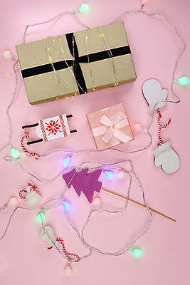 포토 JPG 해외이미지 전통 디자인 계절 행복 백그라운드 크리스마스 겨울 탁자 휴가 새로움 새해 선물 이벤트 사람없음 장식 빨간색 쇼핑 상자 우주 화환 수확 축하 인사 신용카드 정상 연도 플랫레이 카피스페이스 크리스마스배경 해외포토 기념일 꽃 감정 컬러 가구 컨셉 농업 금융 공백 예절 플랫 파일형식 이미지허브