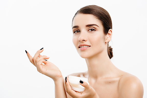 포토 JPG 해외이미지 백인 응시 여자 실내 한명 들기 손짓 상반신 성인 옆모습 뷰티 화장품 피부 피부관리 흰배경 성인여자한명만 해외포토 서양인 1 시선 뷰포인트 백그라운드 모션 사람 내부 신체부위 흰색 여자한명만 성인여자만 파일형식 이미지허브