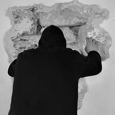 포토 JPG 해외이미지 남자 벽 컨셉 건축양식 주택 한명 사람 내부 건물 숫자 검은색 힘 손상 방 자유 경계선 구멍 장애물 탈출 버리기 감옥 고민 암초 문제 격파 그런지 깨짐 무료 석고 소셜 썩음 옛날 투쟁 파멸 해외포토 문자 1 건축물 건축 감정 선 컬러 모션 경계 파일형식 소멸 이미지허브