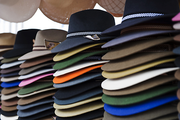 포토 JPG 해외이미지 전통 문화 여행 무지개 휴가 사람없음 컬러풀 상점 도구 직물 업무 역사 원주민 공예 무역 에콰도르 해외포토 자연요소 산업 컬러 취미 작업 남아메리카 아프리카인 파일형식 이미지허브